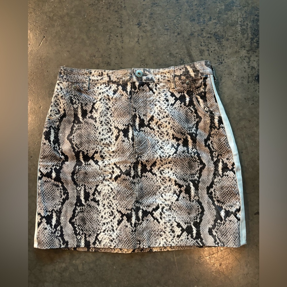 BB DAKOTA “The Prowl” Snakeskin Printed Mini Skirt